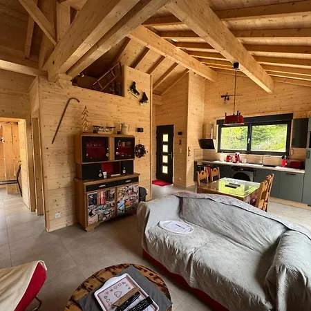 Du Saut De La Bourrique, Plain-pied, Spa, Terrain Cloture Chalet *